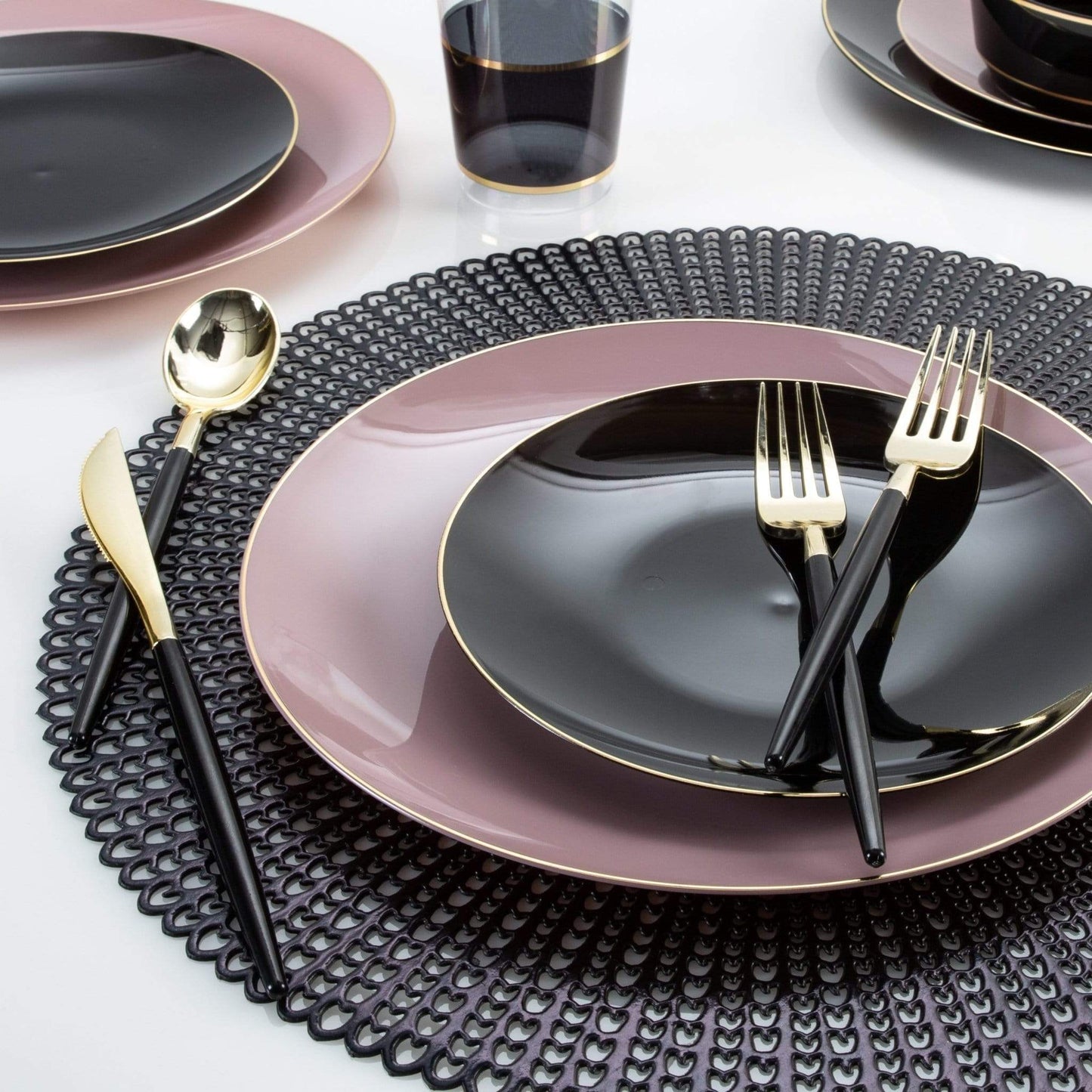 Round Mauve • Gold Plastic Plates | 10 Pack